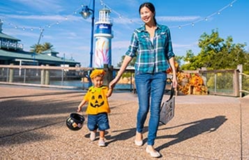 SeaWorld Halloween Spooktacular with a toddler