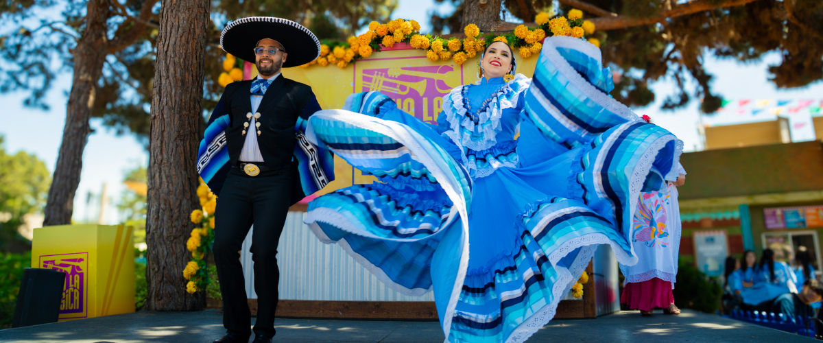Folklorico dancers