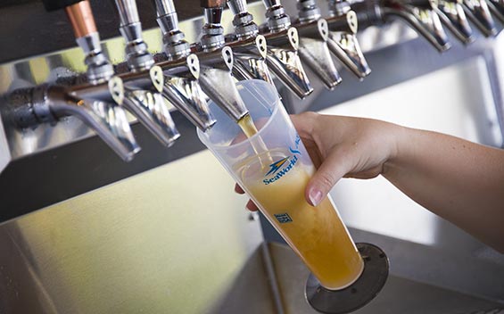 Beer tap pour